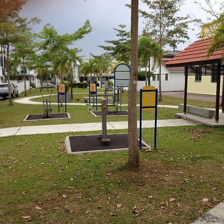 Comfort Holiday Home @ Bukit Indah Johor Bahru Exterior photo